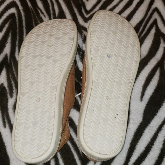 Sneakers - Picture 2 of 4